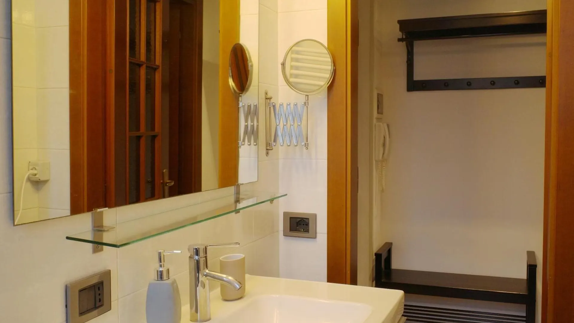 Bwr - Two-Room Apartment Near The Station, Venini Милан